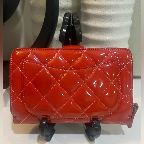 Chanel Matelassé Zip Wallet with Contrast Threading - Picture 2 of 14